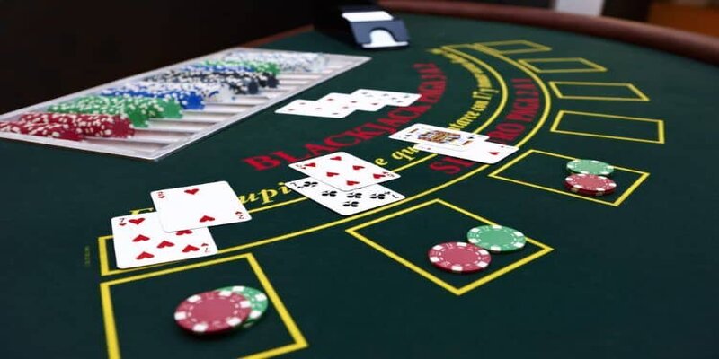 Cách chơi game bài Poker đổi thưởng chung